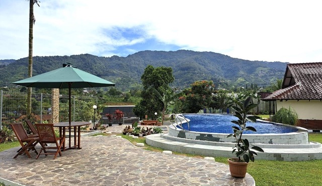 Villa Nataka Green Puncak