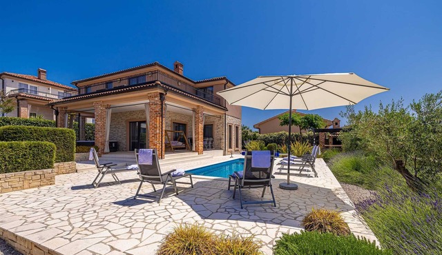 Villa NATHALIE with private pool, jacuzzi and outdoor sauna