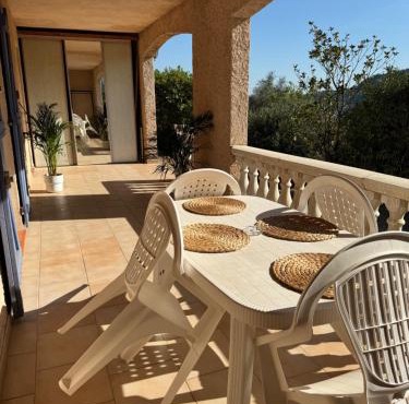 VILLA NATHEO Bas de villa - Studio 37m2 avec Coin nuit