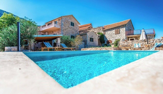 Villa Natura- private pool and spectacular view in charming Pitve