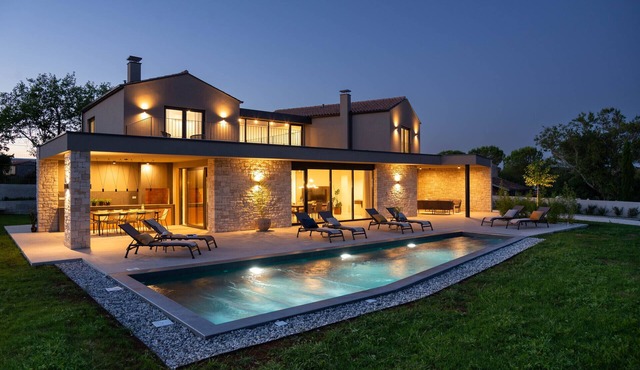 Villa Natura Silente near Rovinj for 8 people with 40 m2 heated pool, sauna & jacuzzi