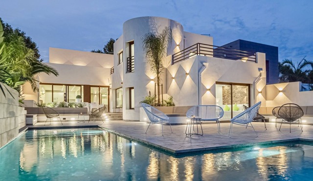 Villa N°15 in the heart of the marina, close to Roses, Costa Brava