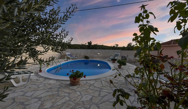 Villa Nea with mountain view, 3 bedroom, private pool, near beach, rural