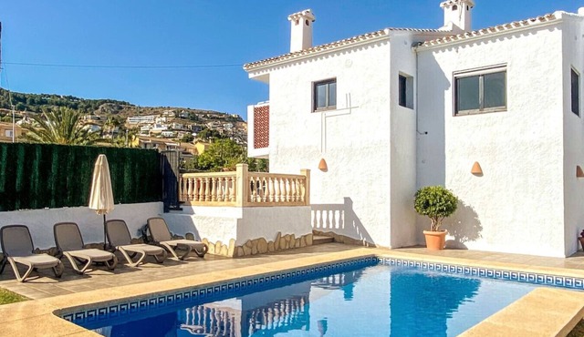 Villa near beach & town on foot