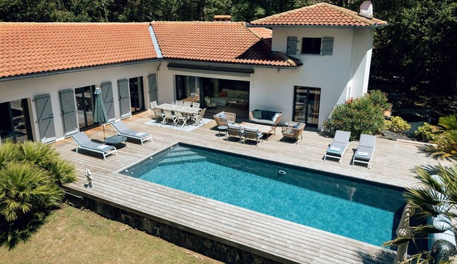 Villa near Biarritz, heated pool, wooded grounds