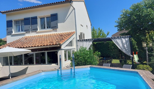 VILLA NEAR CHATEAUNEUF OF THE POPE WITH SWIMMING POOL PROMOTION FROM AUGUST 17 TO 24, 2019