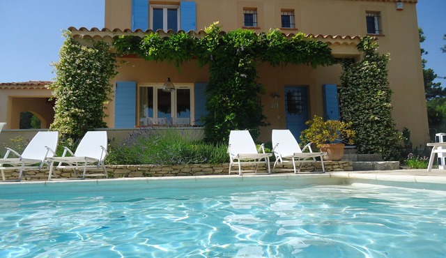 Villa near Saumane-de-Vaucluse with private swimming pool and lovely garden