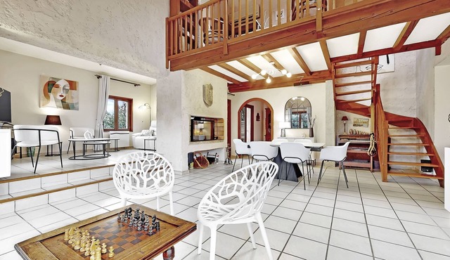VILLA near : Lake, Groupama Stadium, LDLC Arena, Eurexpo, 2 Airports, LYON