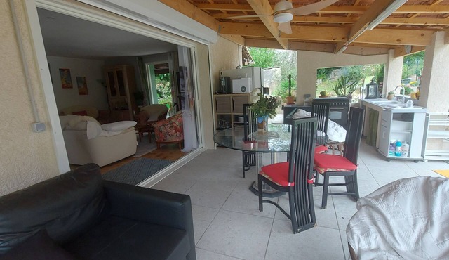 Villa near Montpellier (34) and beaches in exceptional green setting.