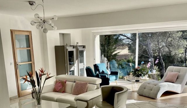 Villa near the sea, Promo
