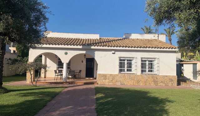 Villa Near The Sea (Less Than 200 Meters) With Private Pool.