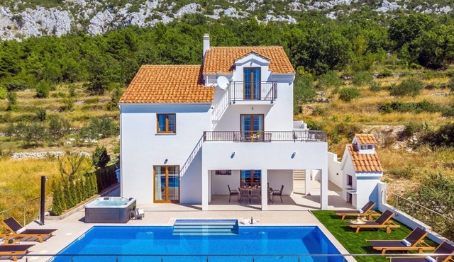 Villa Nedy - Four Bedroom Villa, Sleeps 8