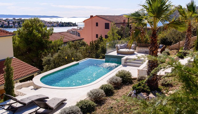 Villa Nerium ,steps away from the beach & hills