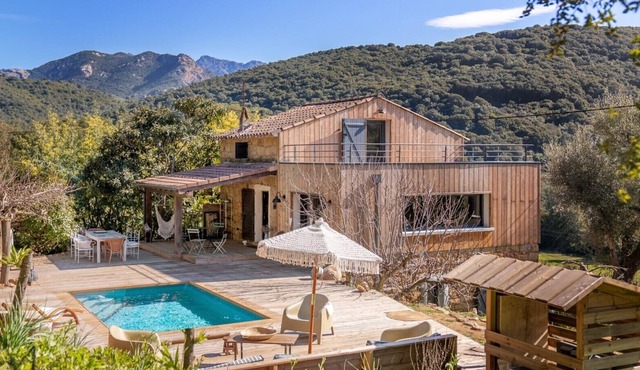 Villa nestled in the maquis, 10 minutes from the beaches