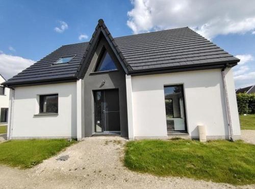 Villa neuve avec jardin