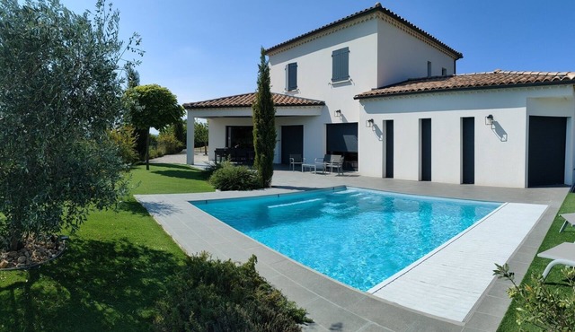 Villa Neuve Avec Piscine et Magnifique vue