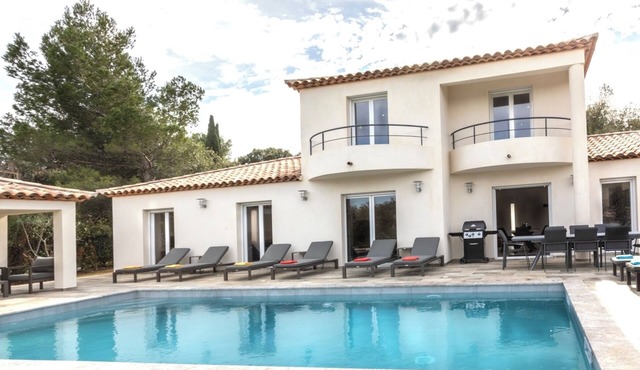 Villa Neuve de Charme à Cotignac 4 Suites Spacieuses Immersion Provençale