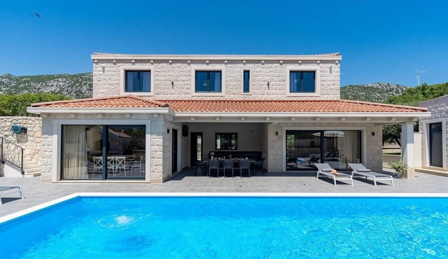Villa Neven with heated private pool,wine cellar