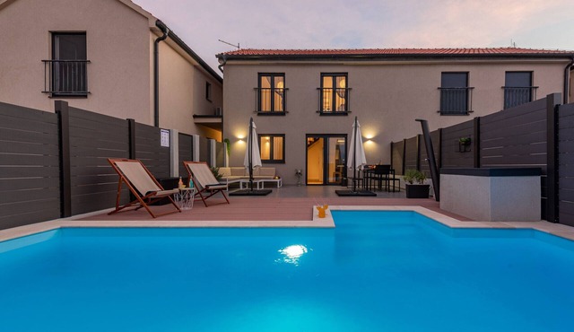 Villa Nia,near the beach, private pool, 4+2 PAX, wheelchair accessible
