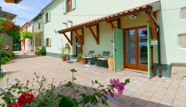 Villa Nicolara - Three Bedroom Villa with Pool