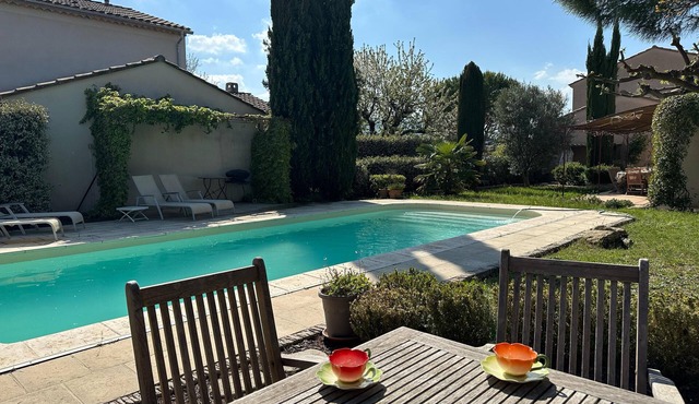 Villa Nicole swimming pool, garden, car park -in the Luberon