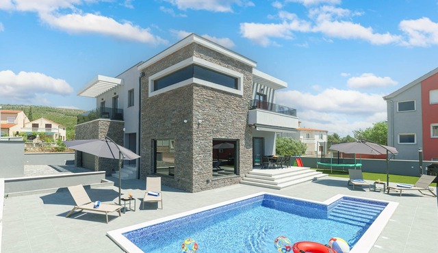 Villa Night Glow with Heated Pool