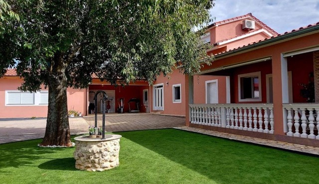 Villa Nika - Three Bedroom Villa with Private Pool