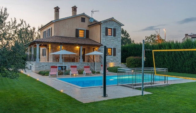 Villa Nikka with Beautiful Garden and Pool