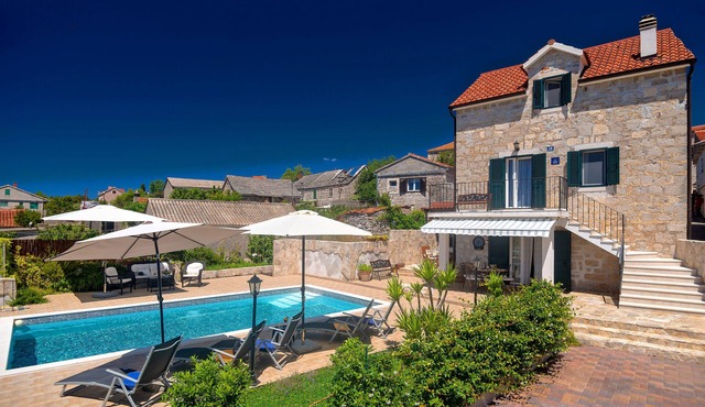VILLA NIKOLA 100 YEAR OLD STONE RENOVATED VILLA WITH HEATED POOL