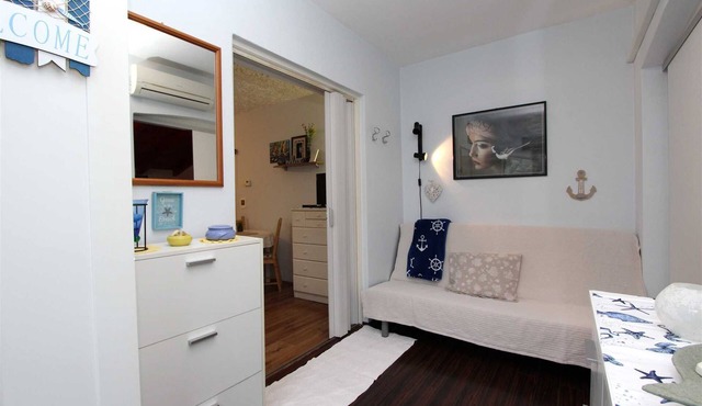 VILLA NIKOLA One-Bedroom Apartment with Terrace (Sanja)