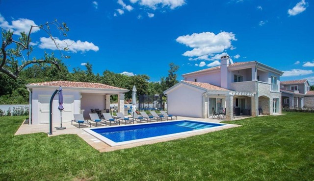 Villa Nikolas