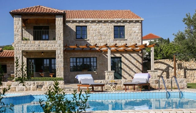Villa Nina-heated private pool 3bdm (6+2 kids) villa near Dubrovnik