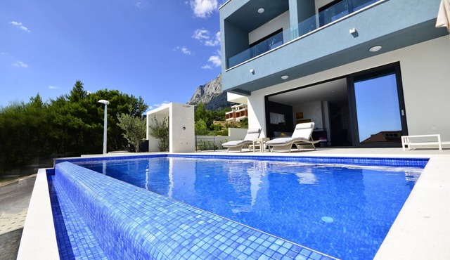 Villa Ninona with Heated Pool I
