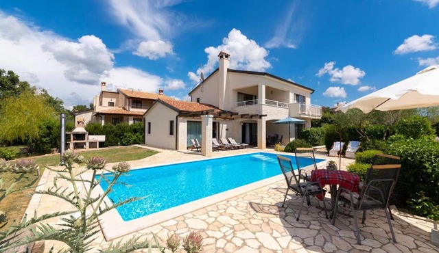 Villa Nira
