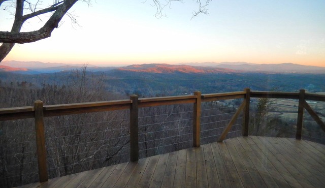 Villa Nirvana Stunning Mtn View! Posh, Serene, Secluded! Wrap Around Porch!