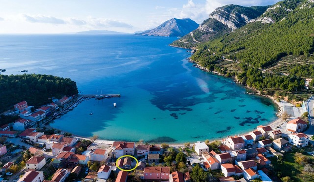 Villa Nives - Three-Bedroom Villa with Terrace and Sea View