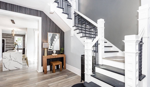 Villa Noir Chicago Victorian home 7 min to downtown, museums, shops & the beach