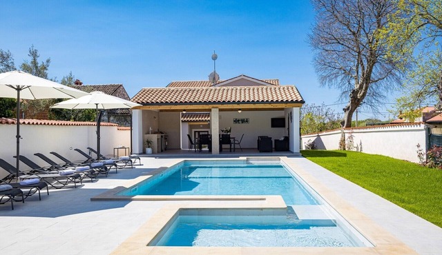 Villa Nola in Mali Vareski