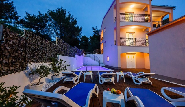 Villa Nora(heated pool and air con. in every room) island Ciovo Trogir