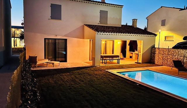 Villa-nova-ventouxn8 person villa with heated private pool in the Provence