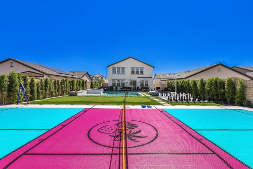Villa Novello-Modern 4BR Home-Pool, Spa, Pickleball & Game Loft