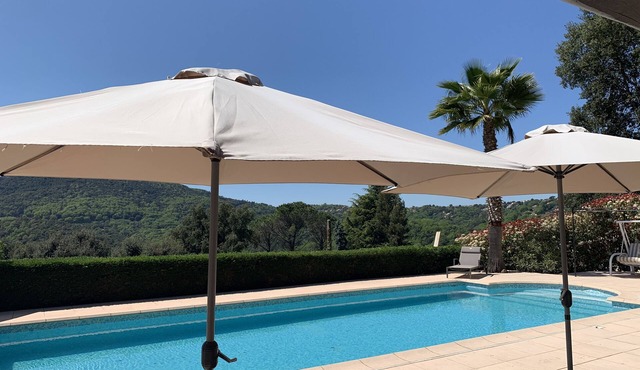 Villa overlooking L'Esterel-landscaped pool/spa/sauna