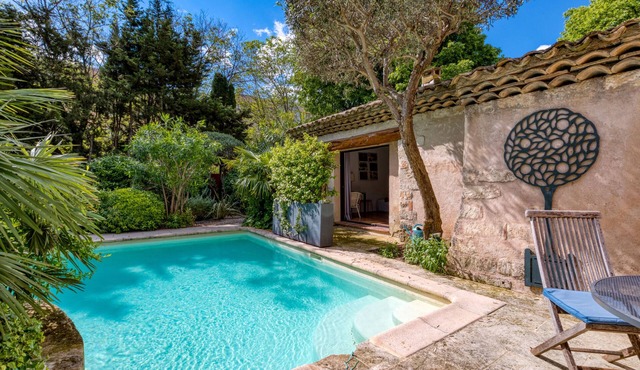 Villa 'Oasis Centre Charme' with Shared Pool, Wi-Fi and Air Conditioning