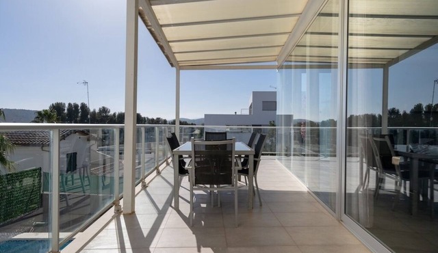 Villa Oasis Chiva Luxurious Refuge