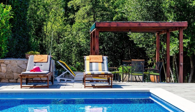 Villa Oasis Cypress - Three Bedroom Villa with Terrace and Swimming Pool