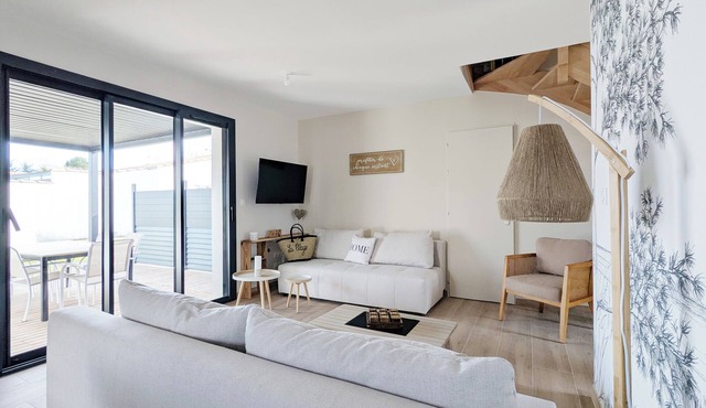 Villa ØDYSSÉA - F6 Large house + garden 200 m from beach & market