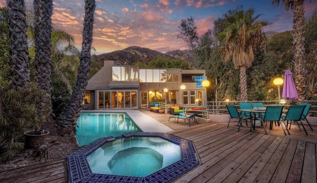 Villa of 100 Games - 4BR with Heated Pool & Spa