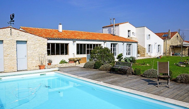 VILLA OF CHARACTER WITH A PLEASANT HEATED POOL ON THE LIGHT ISLAND