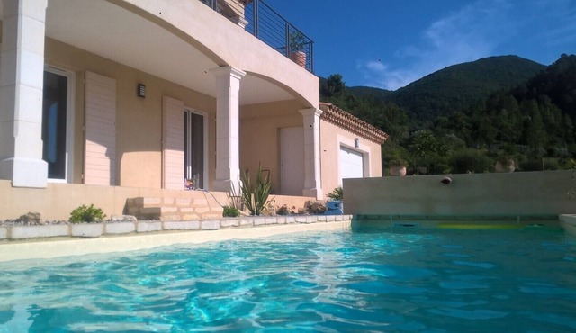 Villa of character air-conditioned, beautiful environment, nice view, heated swimming pool