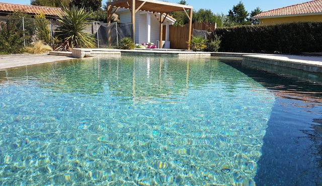 Villa of charm 8 p, Ideal family, heated swimming pool 50m2 secure, bikes available